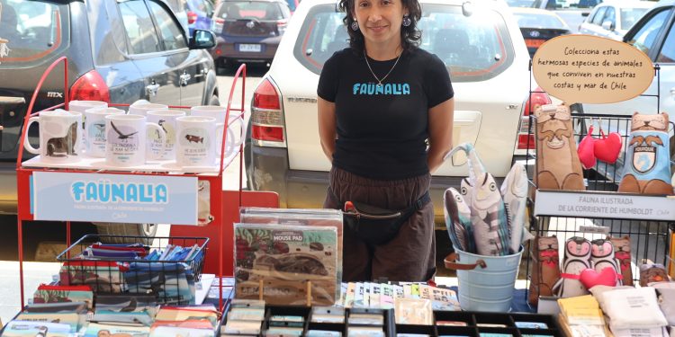 Emprendedores del Centro de Negocios Sercotec Iquique exhiben sus productos en Mall ZOFRI