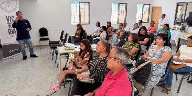 Organizaciones de Pica en jornada de capacitación de la Escuela Dirigencial del Centro Social Victoria