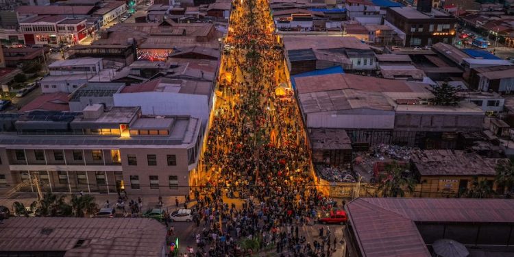 Más de 10 mil personas disfrutaron del Pasacalle “El carnaval de los recuerdos” en el Gran Festival FINTDAZ 2026