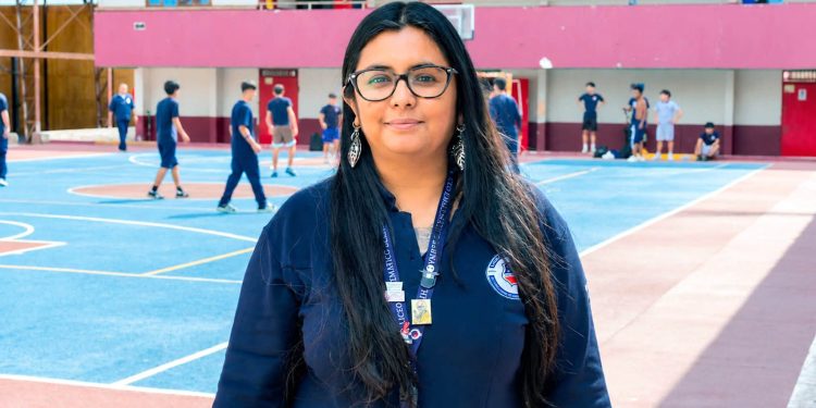 Profesora del SLEP Iquique es reconocida a nivel nacional como Docente Memorable