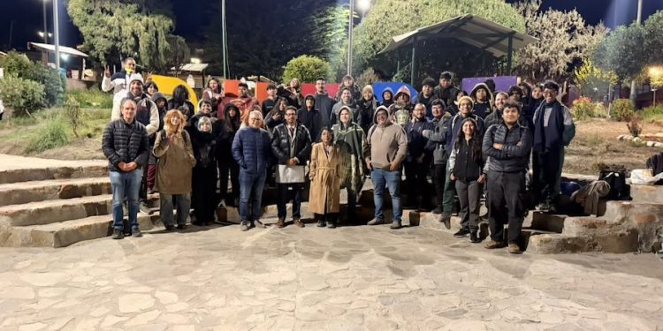Estudiantes y vecinos de Putre descubrieron los secretos del universo en jornada de observación astronómica