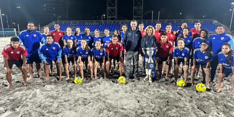 Delegada Presidencial y Seremi del Deporte felicitan a la Selección Chilena de Fútbol Playa por histórico triunfo sudamericano