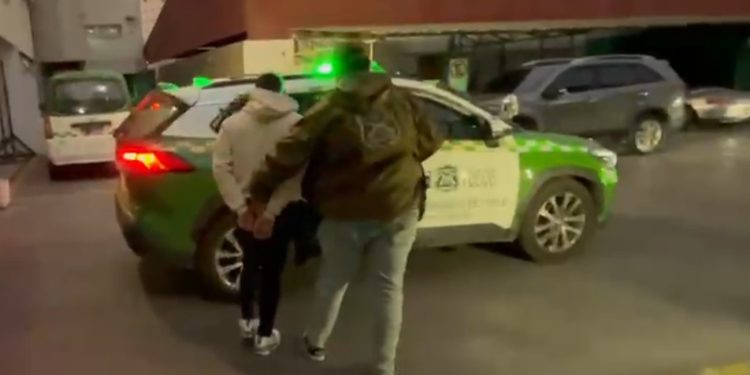 Carabineros detuvo en Iquique a hombre con órdenes vigentes por homicidio y lesiones menos graves
