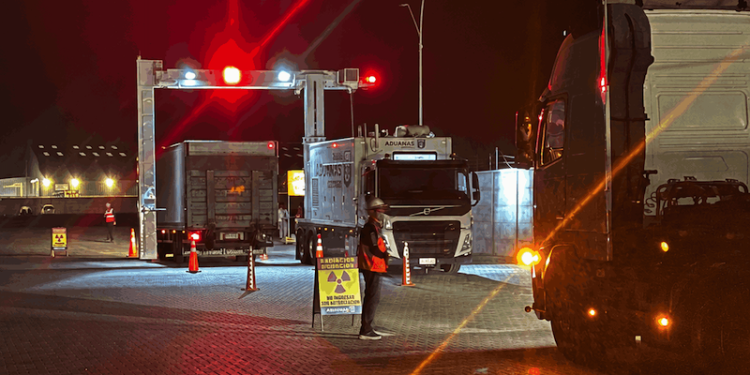 Refuerzan fiscalización de carga internacional en antepuerto de Arica mediante tecnología no invasiva