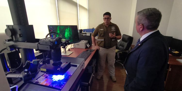 Seremi de Seguridad Pública conoce capacidades del Laboratorio de Criminalística de Carabineros en Tarapacá