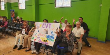 Alrededor de 100 personas mayores llenan de energía y ritmo el Bailetón por el Mes del Adulto Mayor