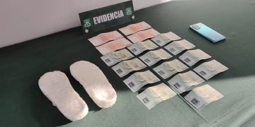 Carabineros detiene a conductor que transportaba casi 900 gramos de ketamina ocultos en sus zapatillas