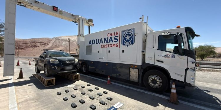 Aduana de Iquique detecta cerca de 83 kilos de droga y dinero no declarado