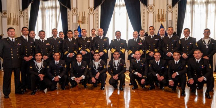 Comandante en Jefe de la Armada despidió a dotaciones antárticas para el período 2027