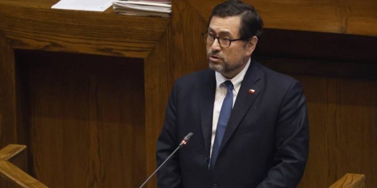 Cadem: Sólo 24% considera útil la interpelación al canciller Francisco Pérez Mackenna y el 44% evalúa positivamente el desempeño del ministro