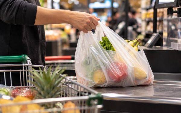 Las bolsas plásticas podrían volver a los supermercados