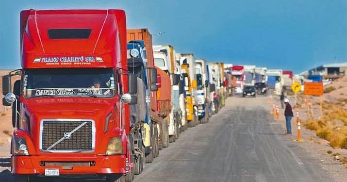 Prohíben paso de vehículos de más de 3.500 kilos por ruta que une Huara con Colchane