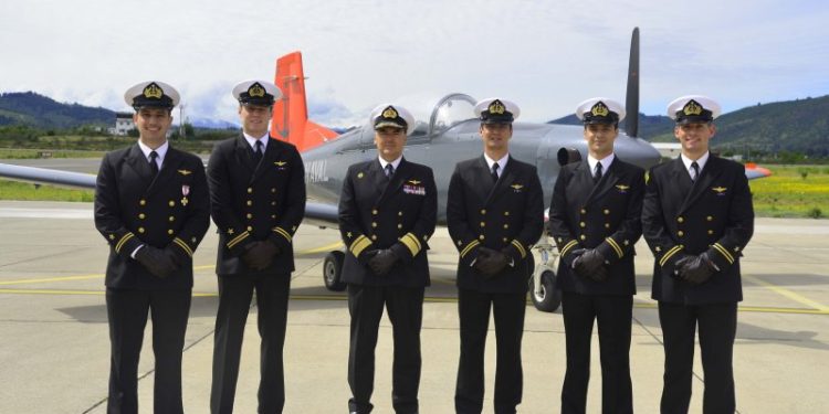Escuela de Aviación Naval graduó a cinco nuevos pilotos navales