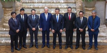 Presidente de Bolivia compromete no regularizar vehículos robados en Chile tras planteamiento del Gobernador Carvajal