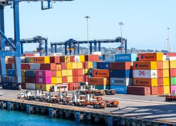 Récord de exportaciones impulsa el mayor superávit comercial de la historia de Chile